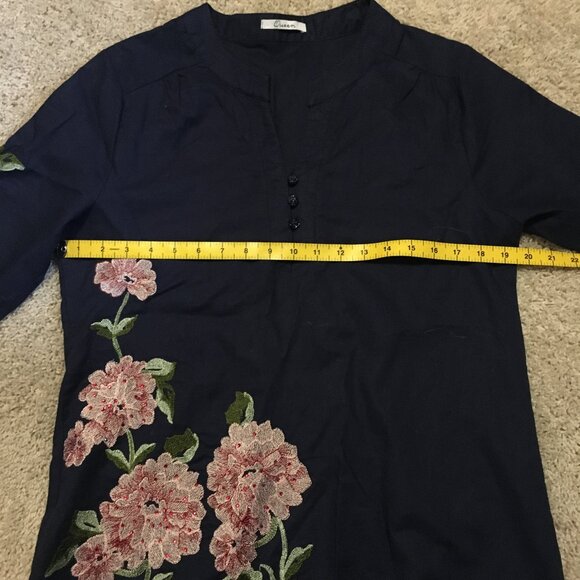 Queen Tunic Floral Embroidered Rhinestone & Rose Buttons Top - Picture 12 of 16